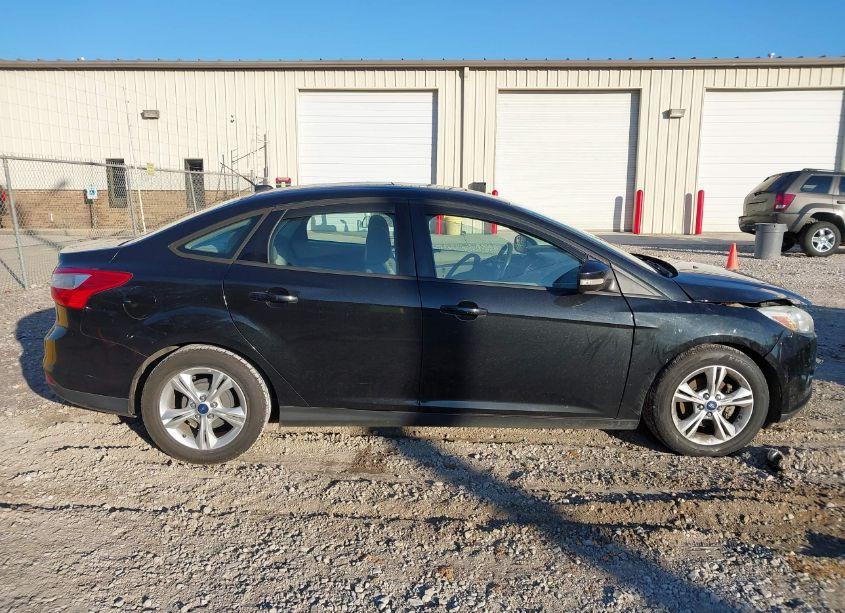 Photo 13 of 2014 Ford Focus SE (VIN 1FADP3F27EL359378)