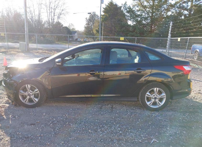 Photo 14 of 2014 Ford Focus SE (VIN 1FADP3F27EL359378)