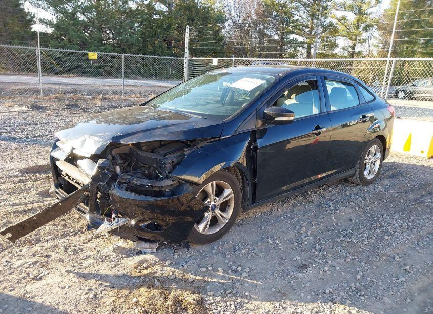 Photo 2 of 2014 Ford Focus SE (VIN 1FADP3F27EL359378)