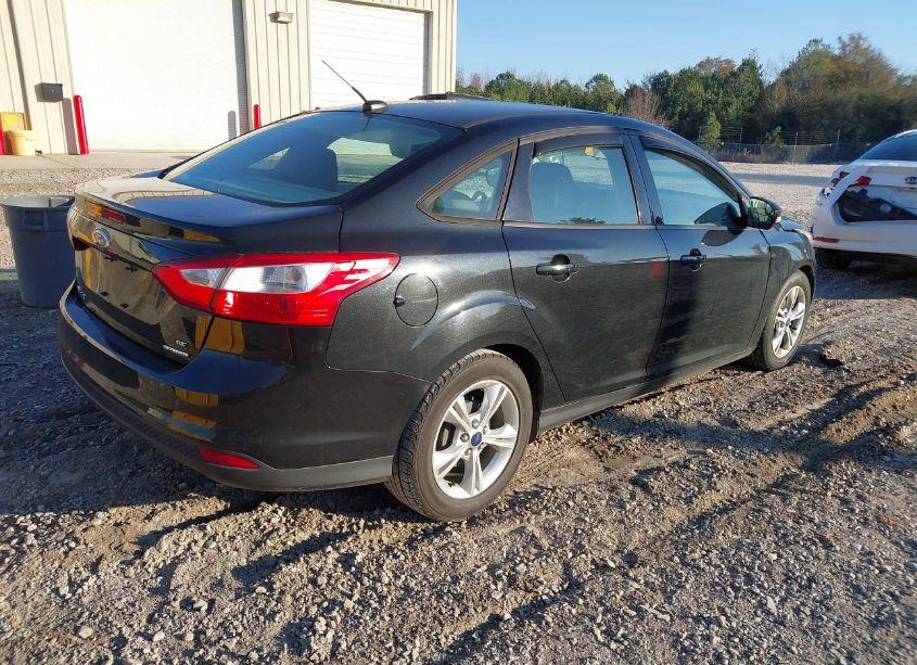 Photo 4 of 2014 Ford Focus SE (VIN 1FADP3F27EL359378)