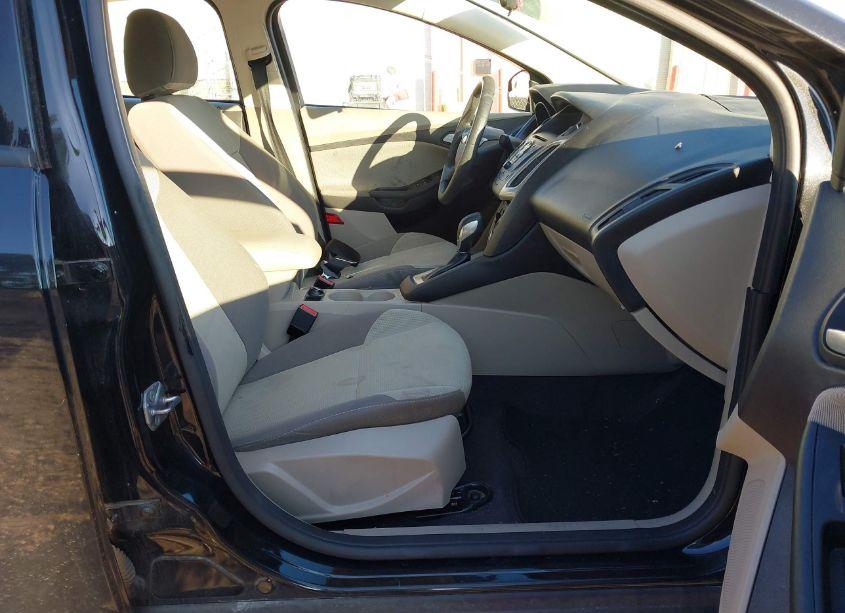 Photo 5 of 2014 Ford Focus SE (VIN 1FADP3F27EL359378)