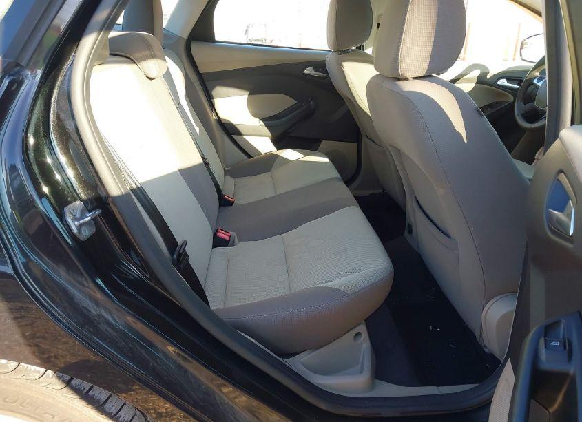 Photo 8 of 2014 Ford Focus SE (VIN 1FADP3F27EL359378)