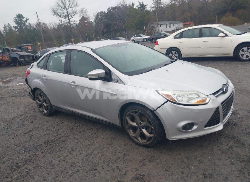 2014 Ford Focus SE (VIN 1FADP3F27EL376309) main photo