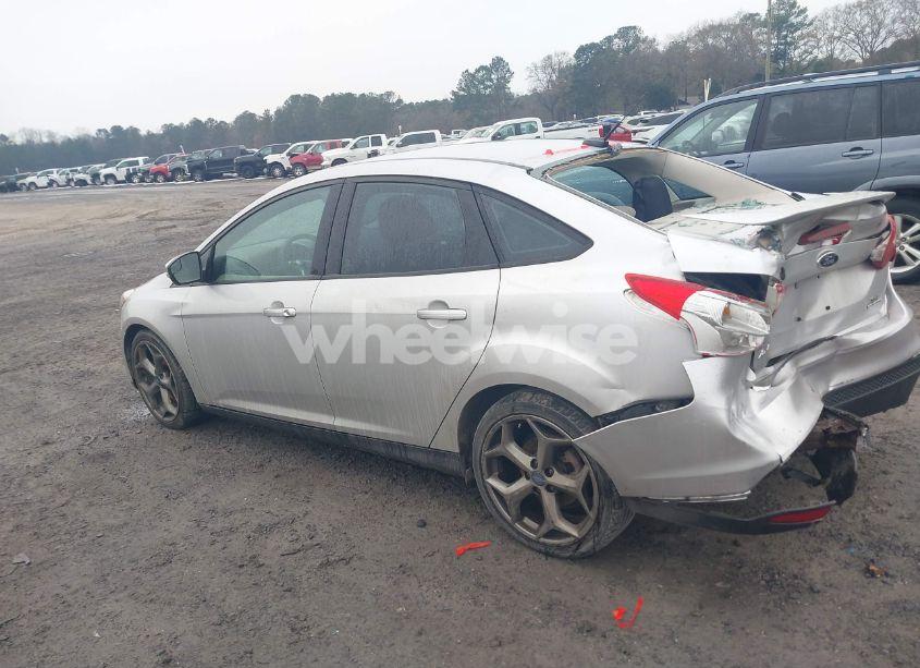 Photo 3 of 2014 Ford Focus SE (VIN 1FADP3F27EL376309)