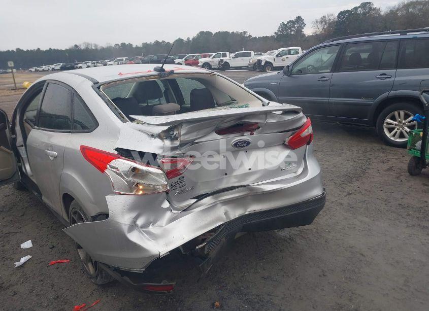 Photo 6 of 2014 Ford Focus SE (VIN 1FADP3F27EL376309)