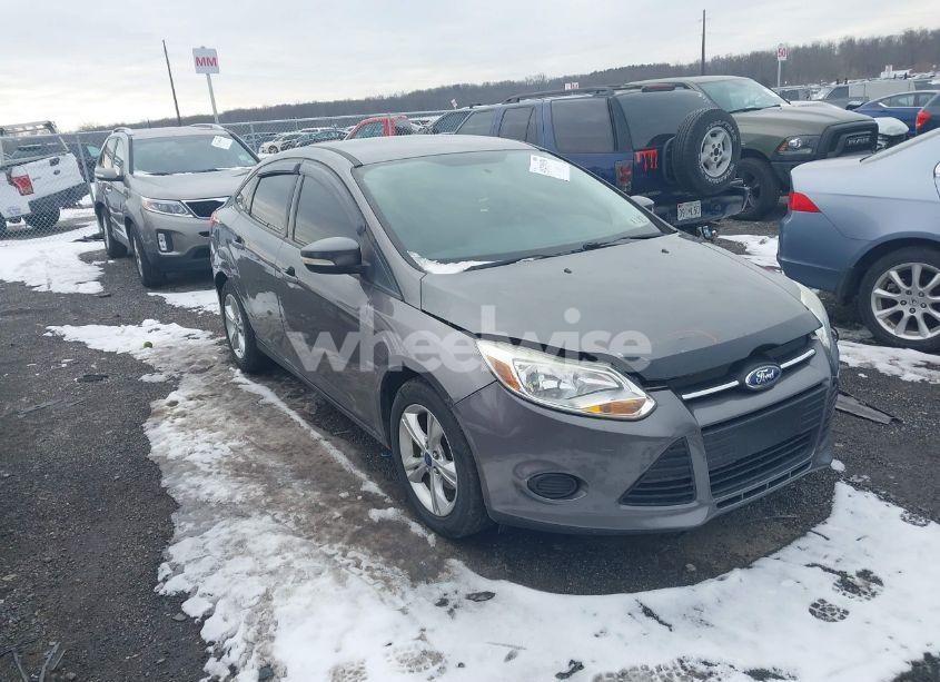 2014 Ford Focus SE (VIN 1FADP3F27EL377976) main photo