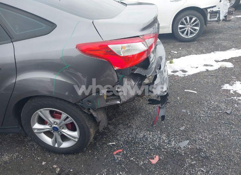 Photo 6 of 2014 Ford Focus SE (VIN 1FADP3F27EL377976)