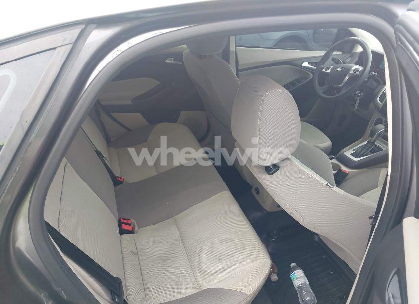 Photo 8 of 2014 Ford Focus SE (VIN 1FADP3F27EL377976)