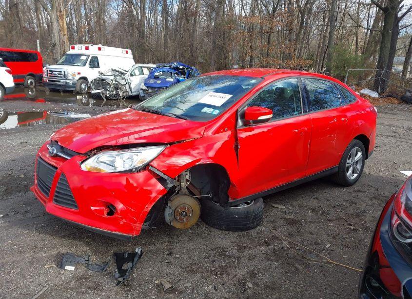 Photo 2 of 2014 Ford Focus SE (VIN 1FADP3F27EL378738)