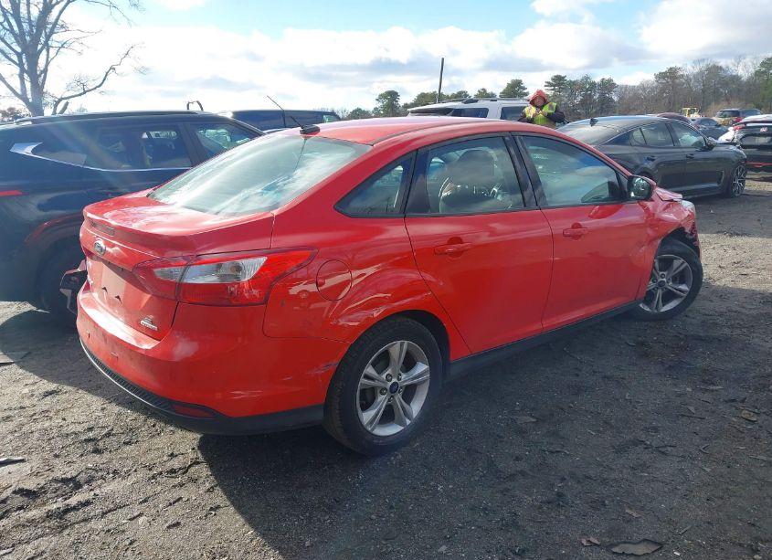Photo 4 of 2014 Ford Focus SE (VIN 1FADP3F27EL378738)