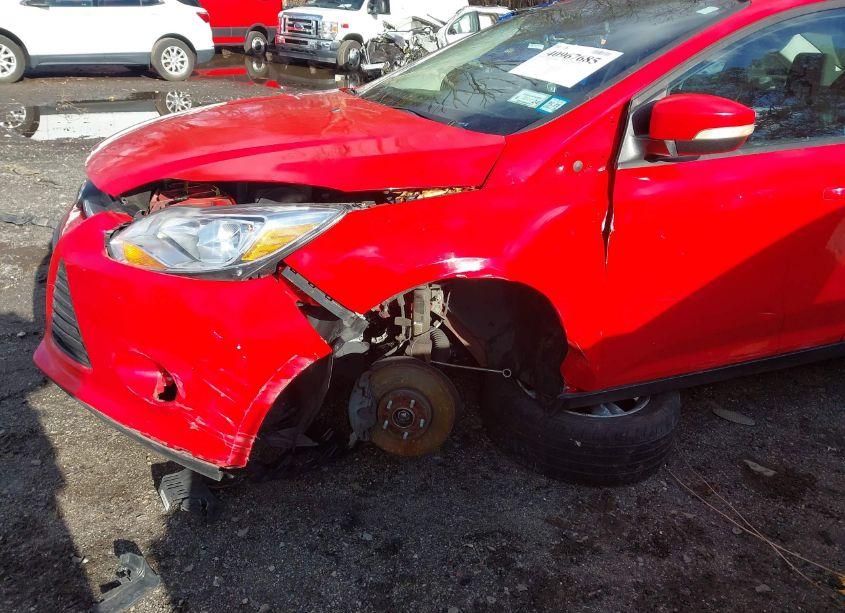 Photo 6 of 2014 Ford Focus SE (VIN 1FADP3F27EL378738)