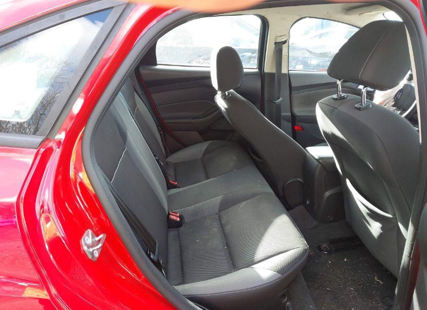 Photo 8 of 2014 Ford Focus SE (VIN 1FADP3F27EL378738)