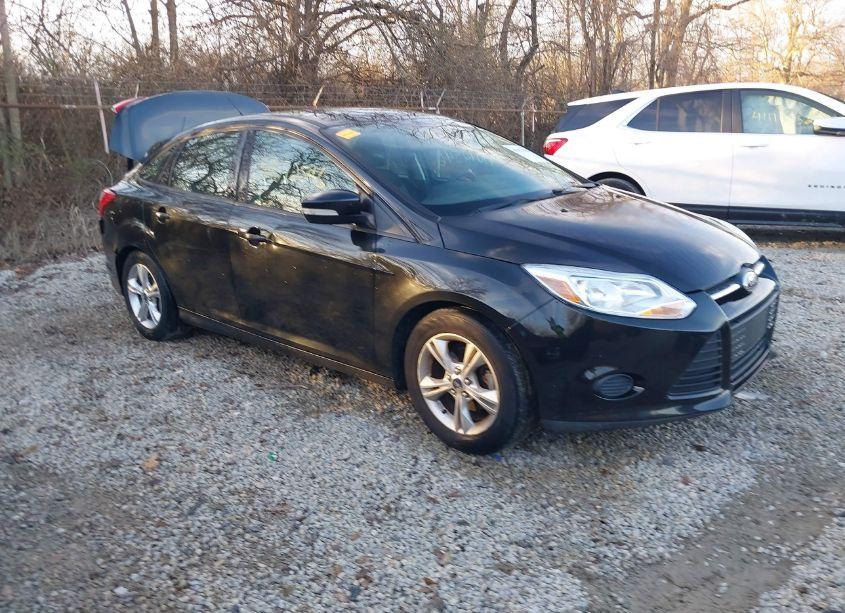 2014 Ford Focus SE (VIN 1FADP3F27EL388976) main photo