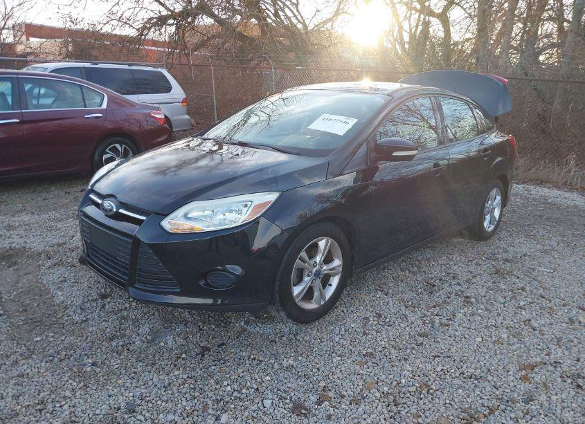 Photo 2 of 2014 Ford Focus SE (VIN 1FADP3F27EL388976)