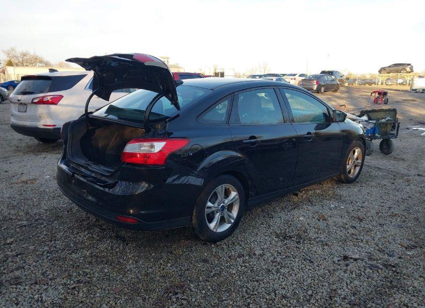 Photo 4 of 2014 Ford Focus SE (VIN 1FADP3F27EL388976)