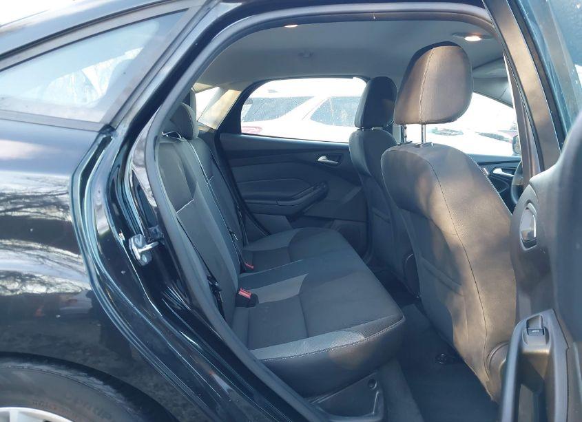 Photo 8 of 2014 Ford Focus SE (VIN 1FADP3F27EL388976)