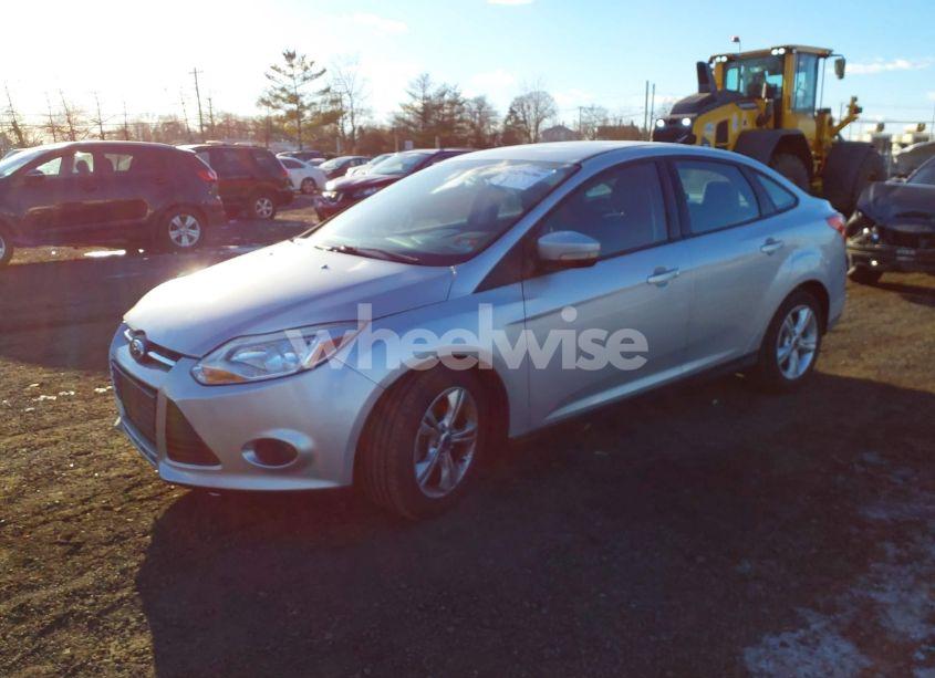 Photo 2 of 2014 Ford Focus SE (VIN 1FADP3F27EL395586)