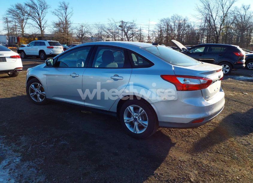 Photo 3 of 2014 Ford Focus SE (VIN 1FADP3F27EL395586)