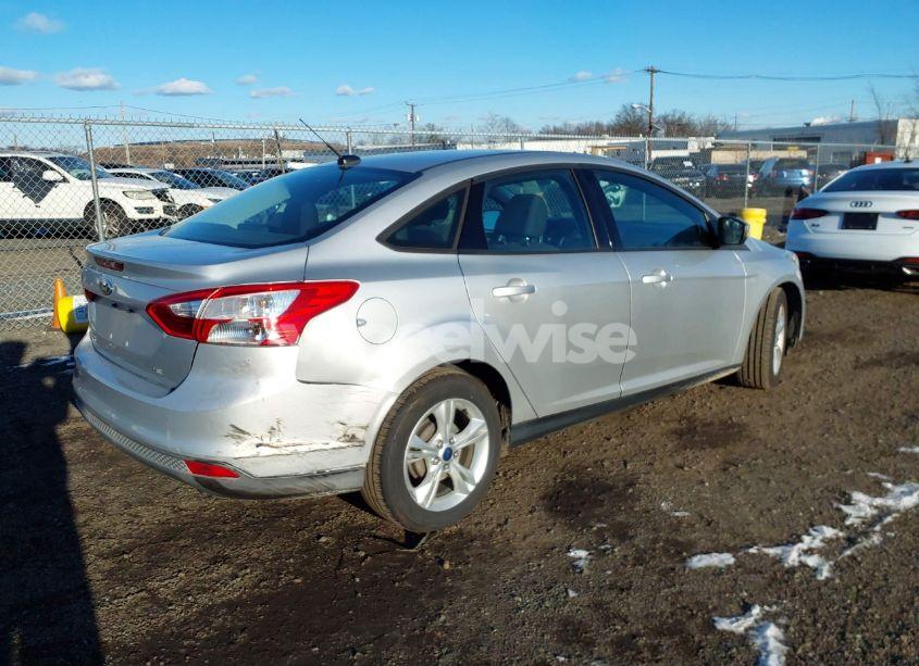 Photo 4 of 2014 Ford Focus SE (VIN 1FADP3F27EL395586)