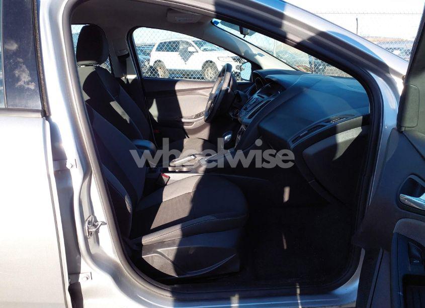 Photo 5 of 2014 Ford Focus SE (VIN 1FADP3F27EL395586)