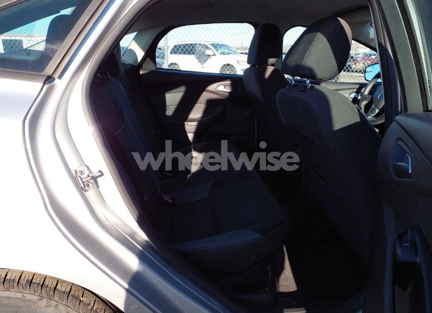 Photo 8 of 2014 Ford Focus SE (VIN 1FADP3F27EL395586)