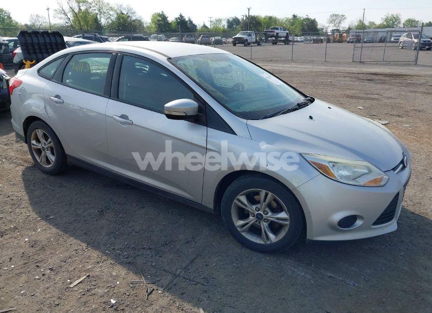 2014 Ford Focus SE (VIN 1FADP3F27EL396785) main photo