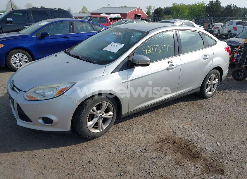 Photo 2 of 2014 Ford Focus SE (VIN 1FADP3F27EL396785)