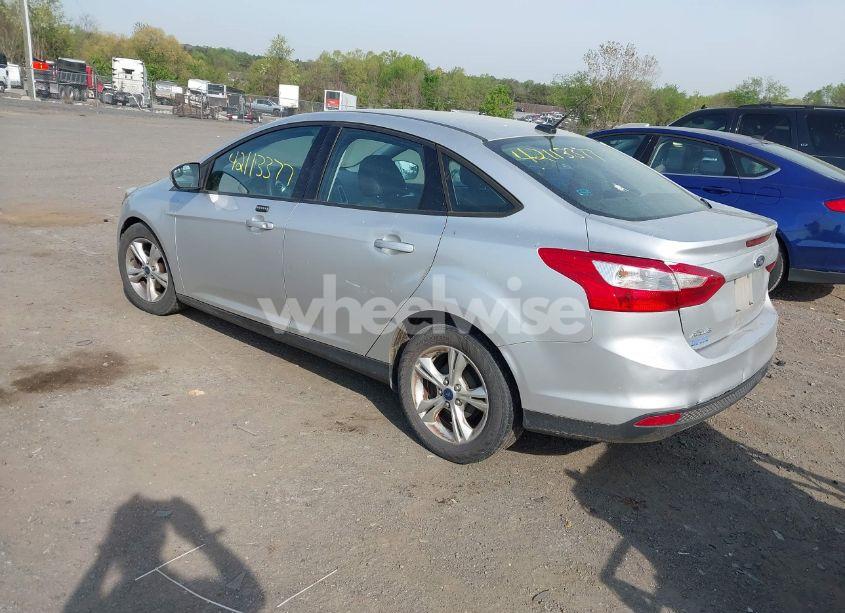 Photo 3 of 2014 Ford Focus SE (VIN 1FADP3F27EL396785)
