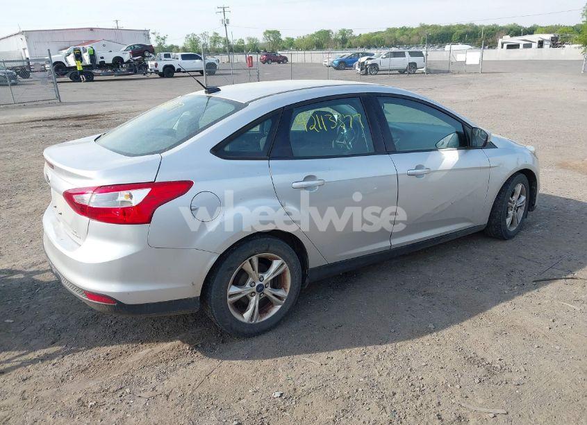 Photo 4 of 2014 Ford Focus SE (VIN 1FADP3F27EL396785)