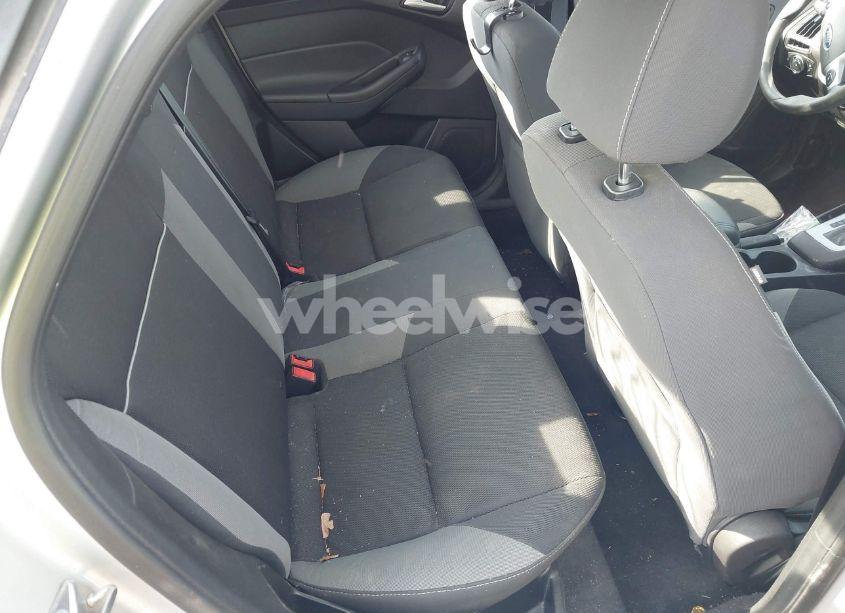 Photo 8 of 2014 Ford Focus SE (VIN 1FADP3F27EL396785)