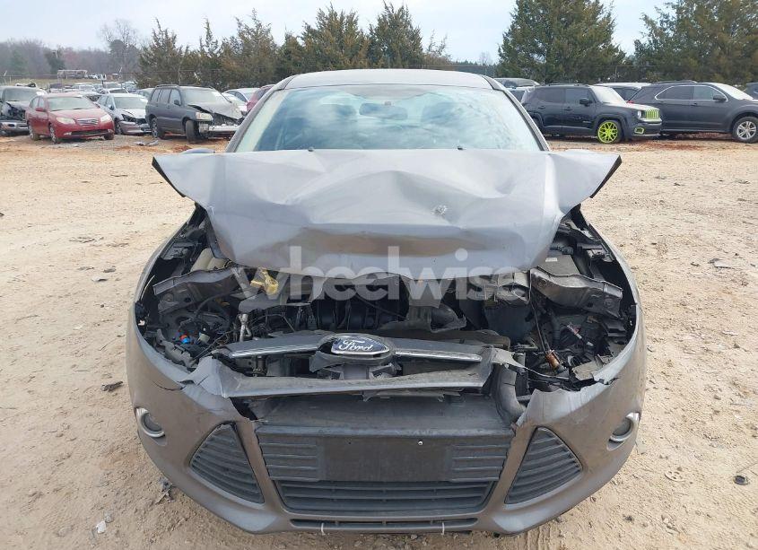 Photo 13 of 2014 Ford Focus SE (VIN 1FADP3F27EL409552)