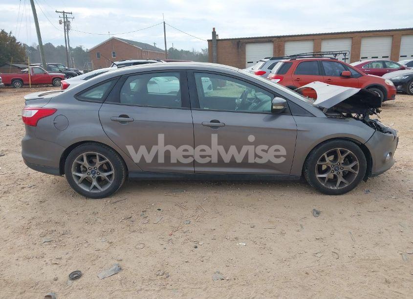 Photo 14 of 2014 Ford Focus SE (VIN 1FADP3F27EL409552)