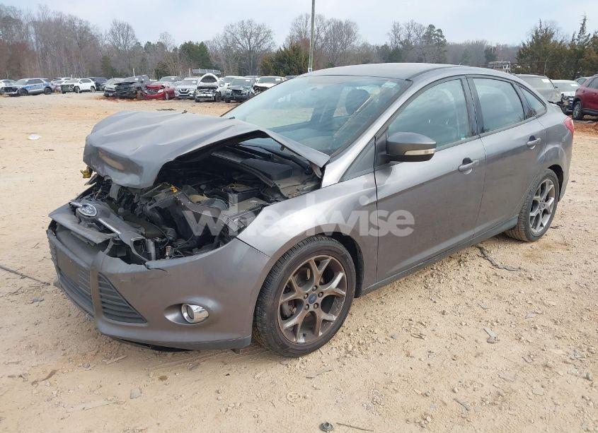 Photo 2 of 2014 Ford Focus SE (VIN 1FADP3F27EL409552)
