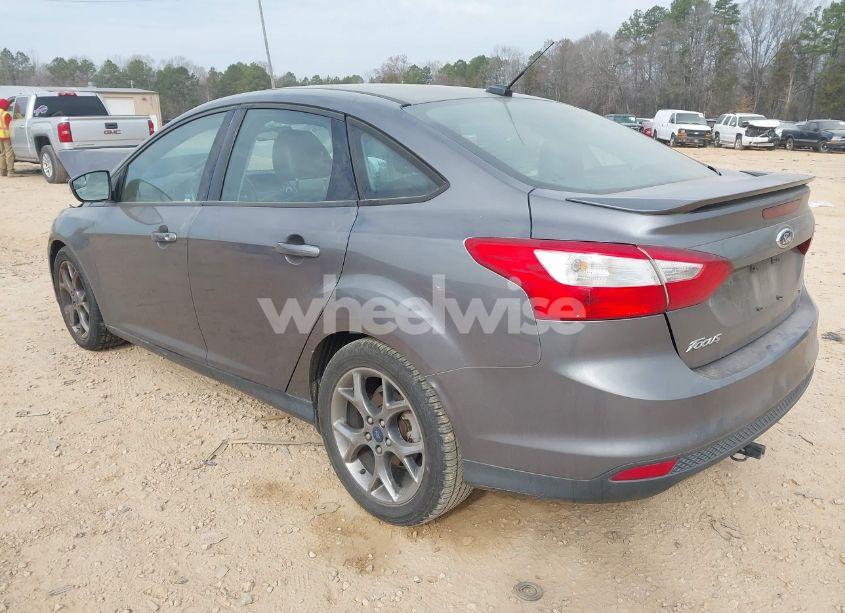 Photo 3 of 2014 Ford Focus SE (VIN 1FADP3F27EL409552)