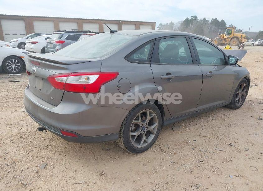 Photo 4 of 2014 Ford Focus SE (VIN 1FADP3F27EL409552)