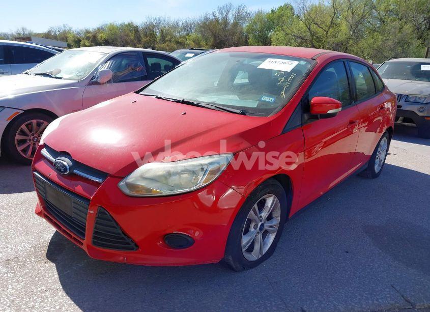 Photo 2 of 2014 Ford Focus SE (VIN 1FADP3F27EL419580)