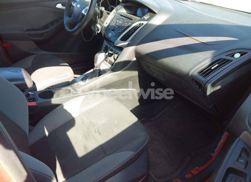 Photo 5 of 2014 Ford Focus SE (VIN 1FADP3F27EL419580)