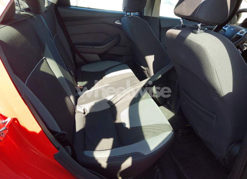Photo 8 of 2014 Ford Focus SE (VIN 1FADP3F27EL419580)