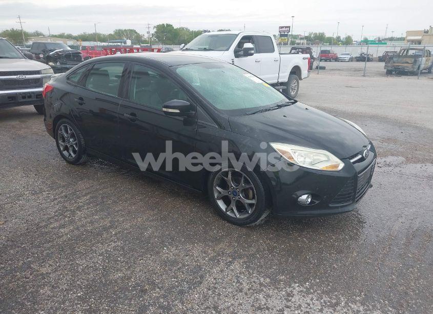 2014 Ford Focus SE (VIN 1FADP3F27EL420910) main photo