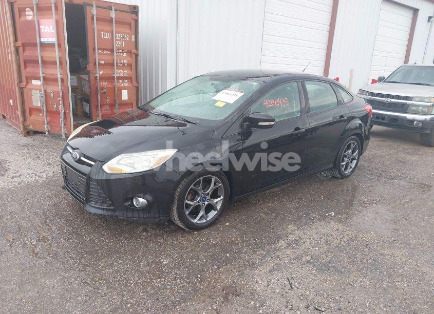 Photo 2 of 2014 Ford Focus SE (VIN 1FADP3F27EL420910)