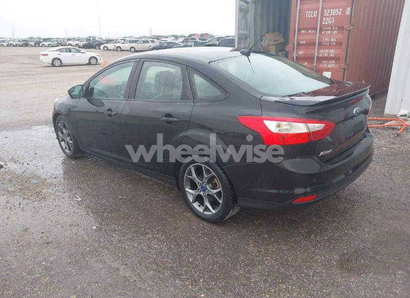 Photo 3 of 2014 Ford Focus SE (VIN 1FADP3F27EL420910)