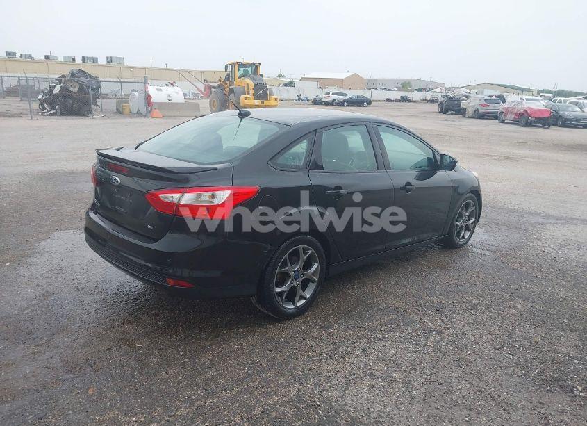 Photo 4 of 2014 Ford Focus SE (VIN 1FADP3F27EL420910)