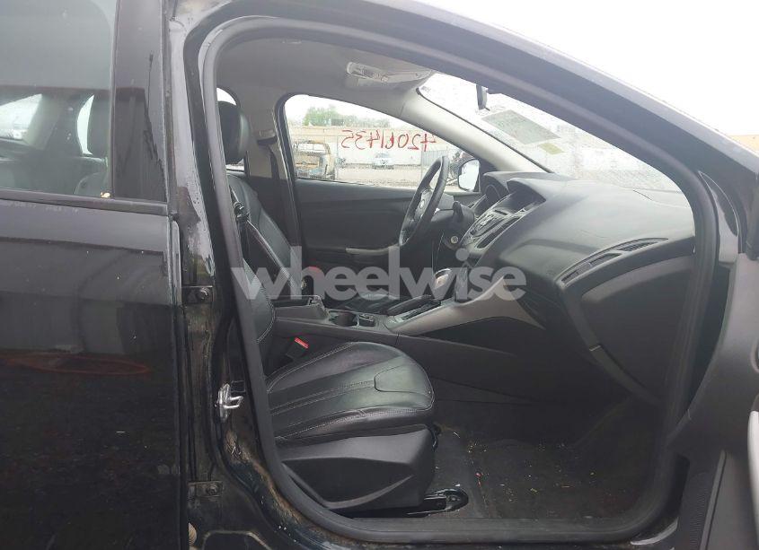 Photo 5 of 2014 Ford Focus SE (VIN 1FADP3F27EL420910)