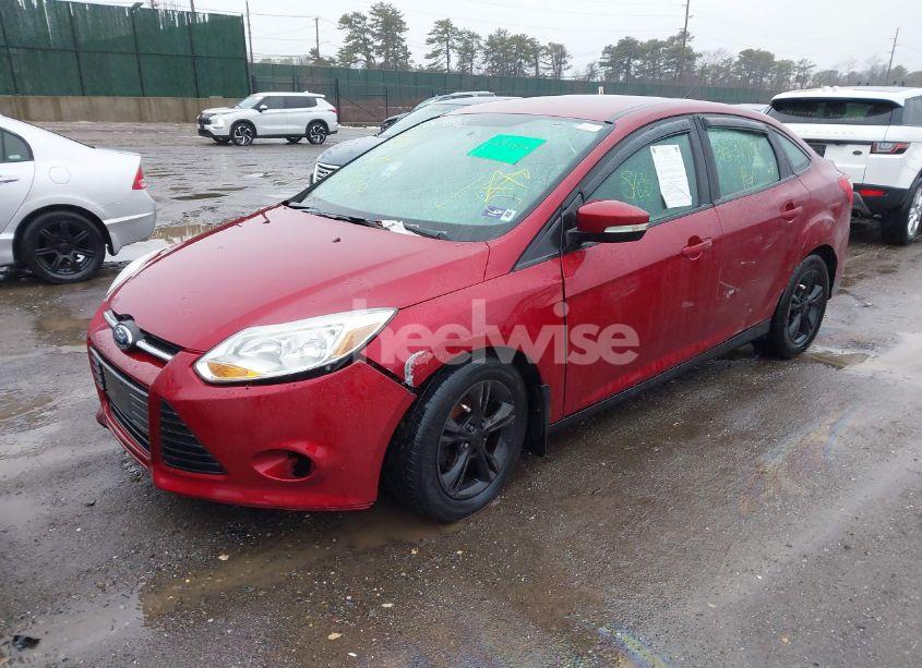 Photo 2 of 2014 Ford Focus SE (VIN 1FADP3F27EL437108)