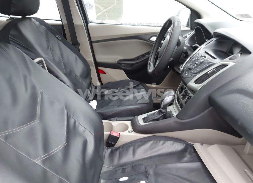 Photo 5 of 2014 Ford Focus SE (VIN 1FADP3F27EL437108)