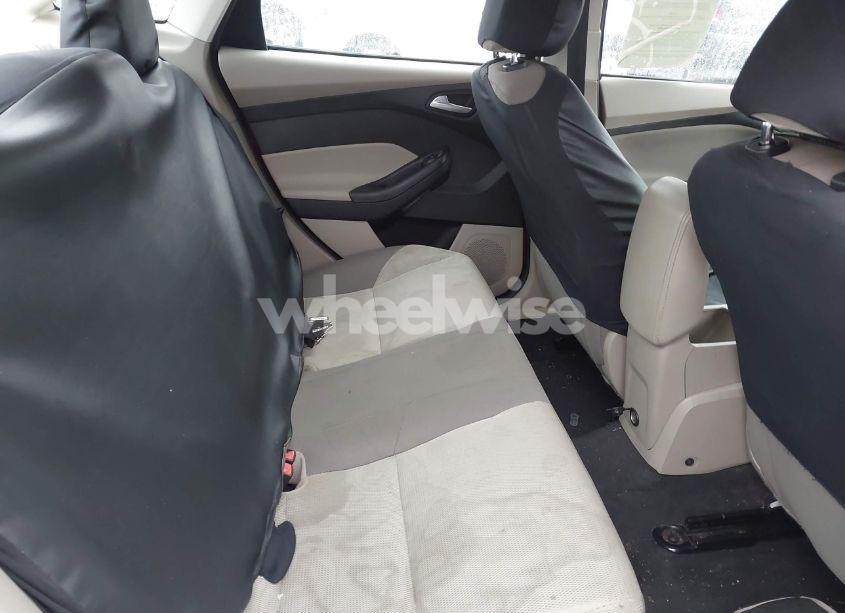 Photo 8 of 2014 Ford Focus SE (VIN 1FADP3F27EL437108)