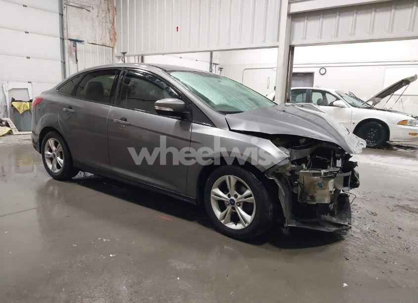 2014 Ford Focus SE (VIN 1FADP3F27EL443331) main photo
