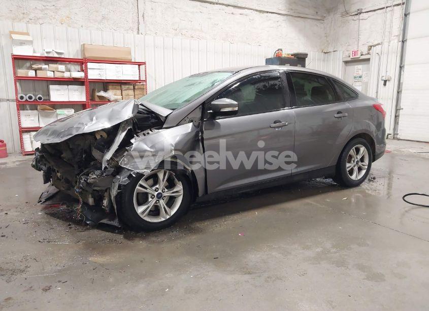 Photo 2 of 2014 Ford Focus SE (VIN 1FADP3F27EL443331)