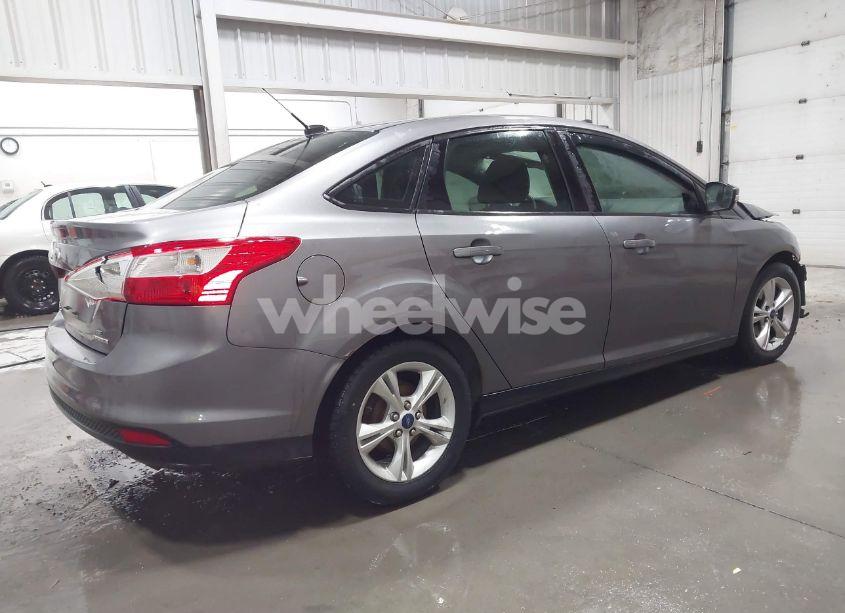 Photo 4 of 2014 Ford Focus SE (VIN 1FADP3F27EL443331)