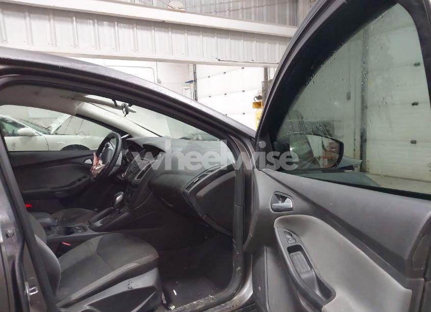 Photo 5 of 2014 Ford Focus SE (VIN 1FADP3F27EL443331)